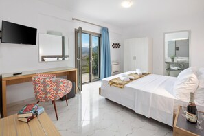 3 bedrooms, bed sheets - New Luxury Villa With Private Swimming Pool (Corfu)