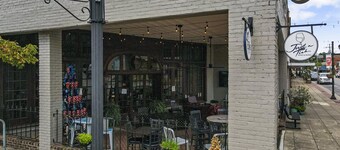 Save BiG at Cozy Columbiana Cottage!