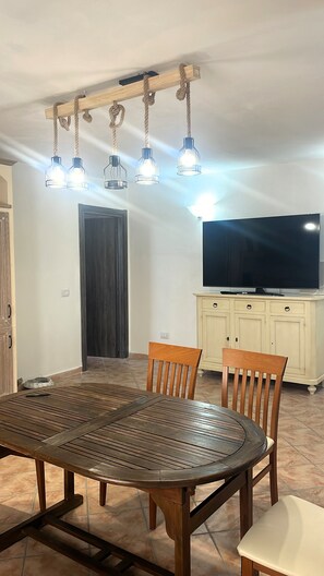Deluxe Condo, 2 Bedrooms | Living area