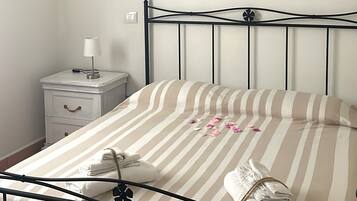 2 Schlafzimmer, schallisolierte Zimmer, Bügeleisen/Bügelbrett