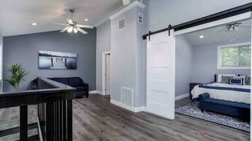 2 多间卧室、熨斗/熨衣板、WiFi、床单