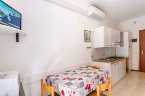 Fridge, microwave, stovetop