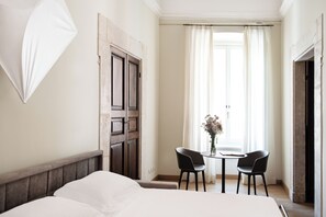 Premium bedding, down comforters, in-room safe, iron/ironing board - dimora fortebraccio (L'Aquila)