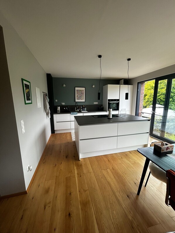 Horno, parrilla de estufa y lavavajillas