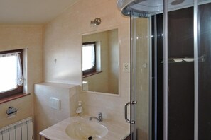 Apartment | Bathroom - Agriculture - Studios, Borzyslawiec by Lubczyna, Close to the Harbour (Goleniow)