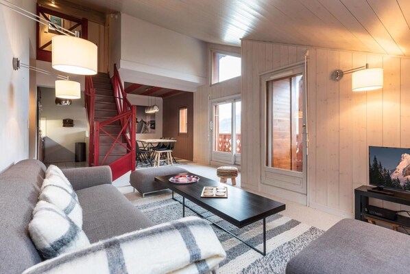 Living area - 2nd floor, view ski slopes, balcony, parking, tv, ski locker, 103m², La Clusaz (La Clusaz)