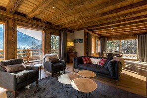 Fireplace - Chalet, view village, terrace, fireplace or stove, tv, ski locker, 150m², La Clusaz (La Clusaz)