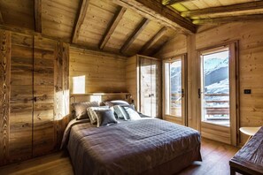 5 bedrooms, WiFi, bed sheets - Chalet, view village, terrace, fireplace or stove, tv, ski locker, 150m², La Clusaz (La Clusaz)