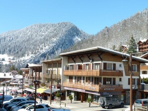 Exterior - 10m from resort center, 1st floor, view mountain, balcony, fireplace or stove, parking, tv (La Clusaz)