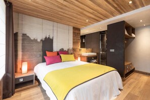 WiFi, bed sheets - 10m from resort center, 1st floor, view mountain, balcony, fireplace or stove, parking, tv (La Clusaz)