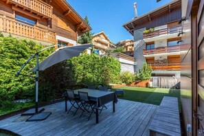 Outdoor dining - 10m from resort center, 1st floor, view mountain, balcony, fireplace or stove, parking, tv (La Clusaz)