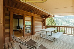Outdoor dining - Chalet, view mountain, terrace, fireplace or stove, parking, tv, ski locker, 147m², La Clusaz (La Clusaz)