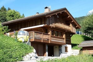 Exterior - Chalet, view mountain, terrace, fireplace or stove, parking, tv, ski locker, 147m², La Clusaz (La Clusaz)