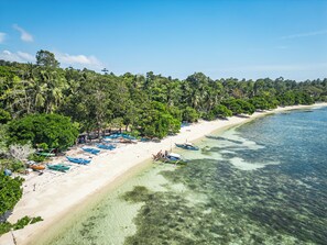 Beach nearby, sun loungers - Mard beach house Siquijor - private garden&beach, aircon all rooms & generator (Maria)