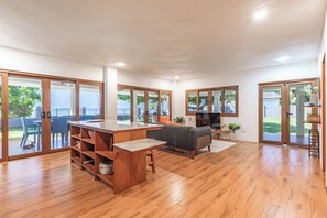 Interior - Mard beach house Siquijor - private garden&beach, aircon all rooms & generator (Maria)