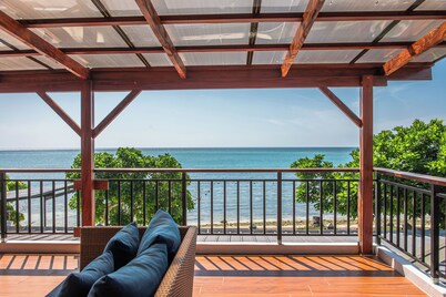 Mard beach house Siquijor - private garden&beach, aircon all rooms & generator