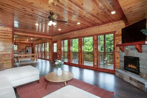 TV connectée, cheminée