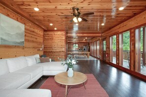 TV connectée, cheminée