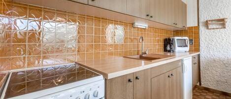 Fridge, microwave, oven