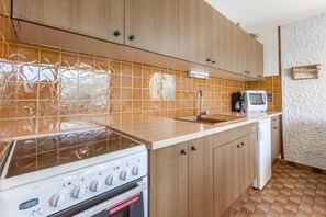 Kühlschrank, Mikrowelle, Ofen