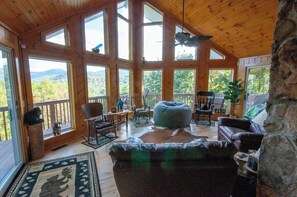 TV, fireplace, table football, ping pong - Bearadise Ridge-Hot tub-Firepit (Blairsville)