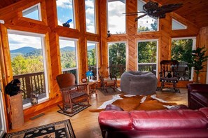 TV, fireplace, table football, ping pong - Bearadise Ridge-Hot tub-Firepit (Blairsville)