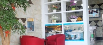 Longzhen Business Hotel