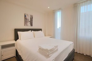 2 bedrooms, iron/ironing board, WiFi, bed sheets