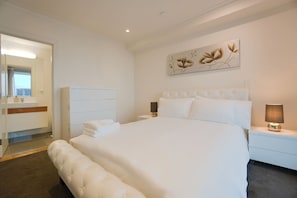 Iron/ironing board, WiFi, bed sheets - Amyra Residences on Rowlands Place - Unit 1507 (Adelaide)