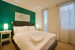 Iron/ironing board, WiFi, bed sheets - Amyra Residences on Rowlands Place - Unit 1103 (Adelaide)