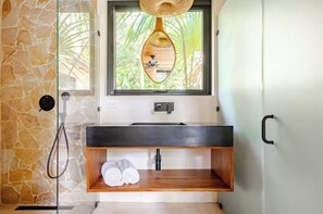 Shower, hair dryer, towels, soap - La Perla A Tropical Gem Beachside Property beach at your door (Santa Teresa)