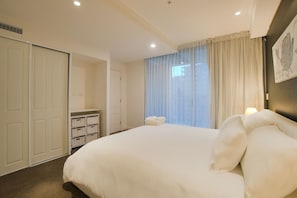 Iron/ironing board, WiFi, bed sheets - Amyra Residences on Rowlands Place - Unit 1003 (Adelaide)