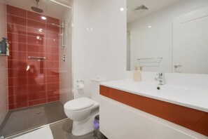 Dusche, Haartrockner, Handtücher