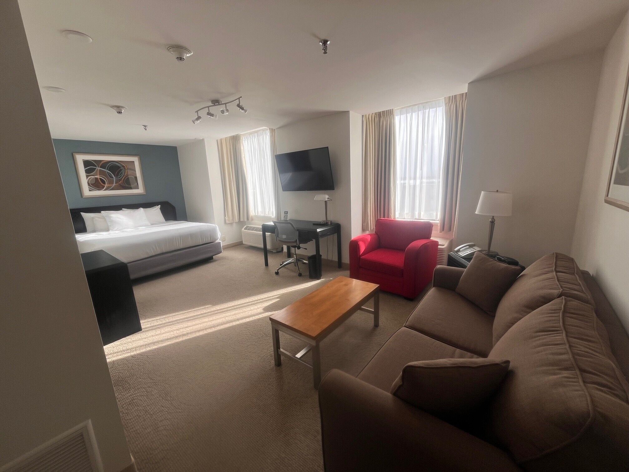 Superior King Room | Individually furnished, desk, laptop workspace, blackout drapes