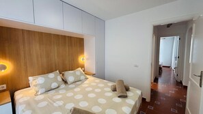 2 室のベッドルーム、アイロン / アイロン台、WiFi、ベッドシーツ