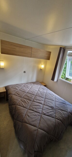 2 chambres, fer et planche à repasser