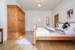 2 slaapkamers, een strijkplank/strijkijzer, gratis wifi, beddengoed