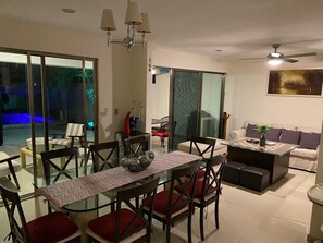 Dining - Charming 3-bedroom Private Pool Villa with AC and WiFi in enjoyable Mérida (Mérida)