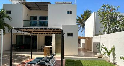 Charming 3-bedroom Private Pool Villa with AC and WiFi in enjoyable Mérida