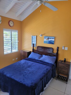 2 bedrooms, iron/ironing board, WiFi, bed sheets - Kick back and relax in this modern and stylish space. 5 mins away from beach (Ochi Rios)