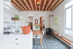Dining - Amazing apartment, spectacular location. At a quiet safe alley. (Ciudad de México)