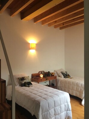 2 chambres, fer et planche à repasser, Wi-Fi, draps fournis