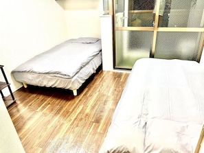 1 bedroom, bed sheets