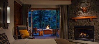 Luxury Hotel Room With King Bed in Lionshead Village
