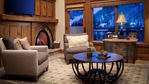 Exterior - Luxury Hotel Room With King Bed in Lionshead Village (Vail)