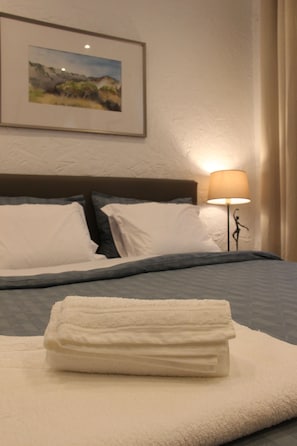 1 habitación, wifi y ropa de cama