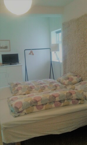 2 bedrooms, WiFi, bed sheets - Central Apartment adj Train Station. Fully furnished fully equipped.  (Kolding)