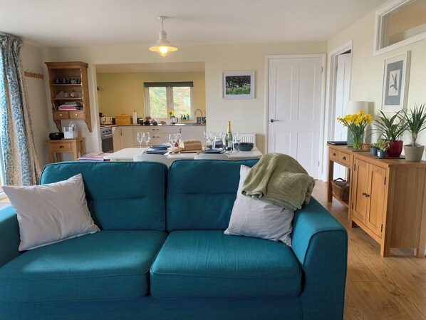 Sitting room area, looking towards the kitchen.