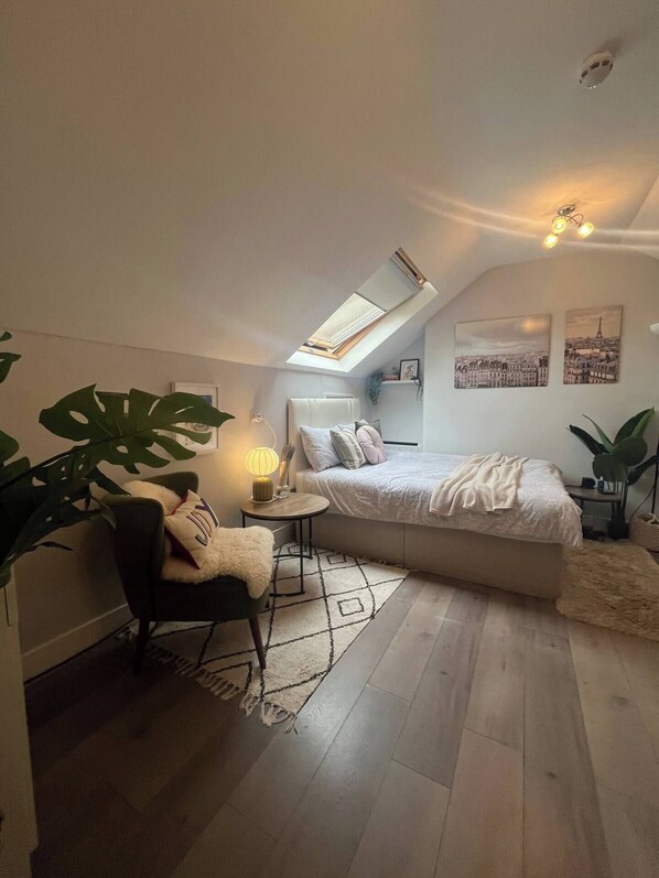 1 Schlafzimmer, Schreibtisch, WLAN, Bettwäsche