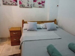 1 dormitorio, escritorio, tabla de planchar con plancha y wifi gratis